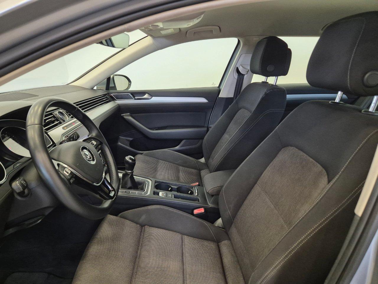 Volkswagen Passat Variant 1.6 tdi Business 120cv - NEOPATENTATI - ACC/Lim - Carplay - Sens. Park.
