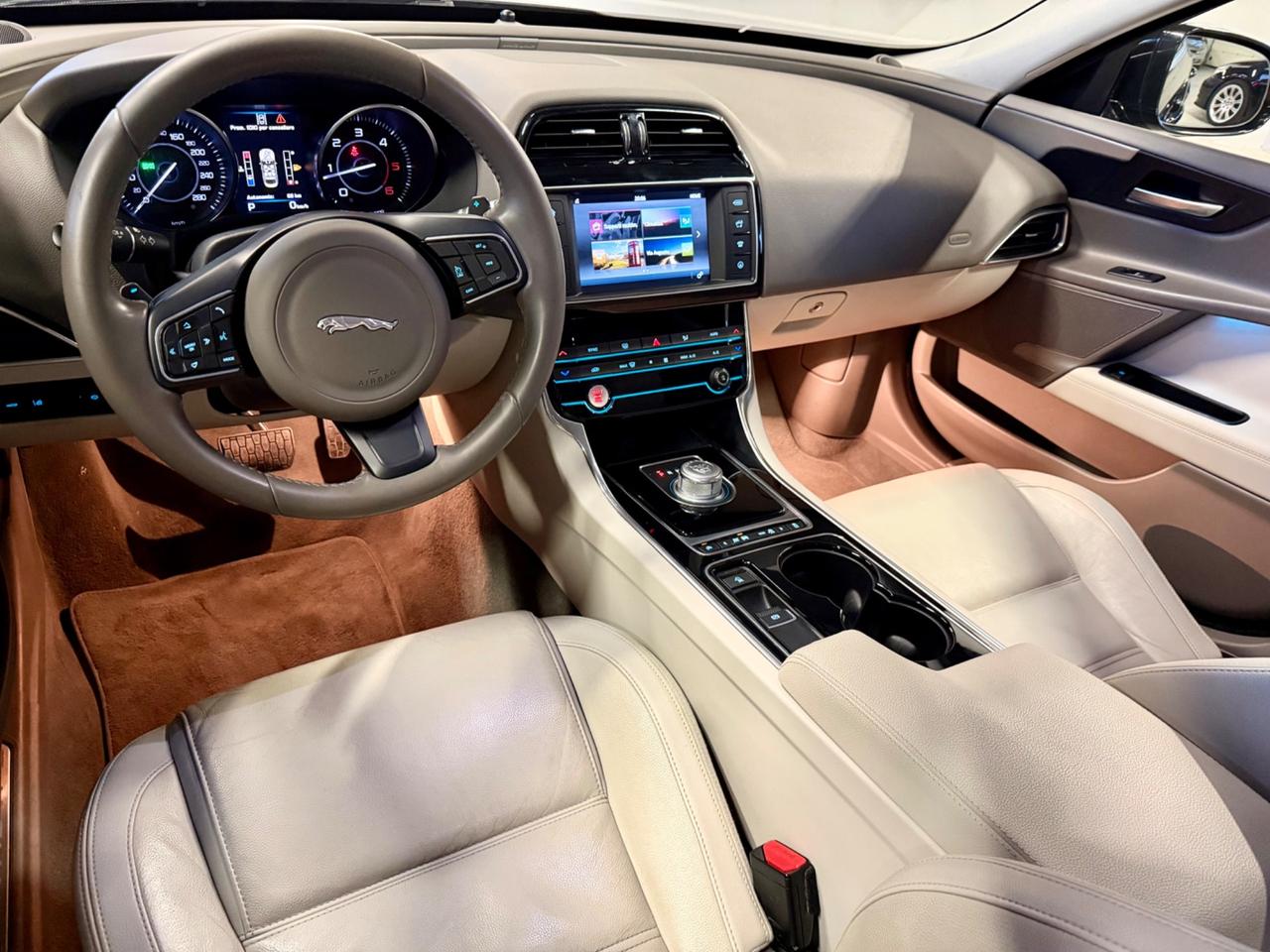 Jaguar XE 2.0 D Turbo aut. Prestige