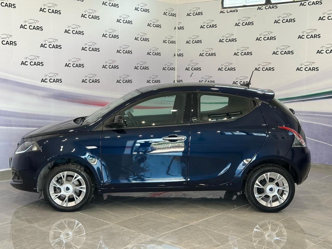 Lancia Ypsilon 1.0 FireFly 5 porte S&S Hybrid Ecochic Silver