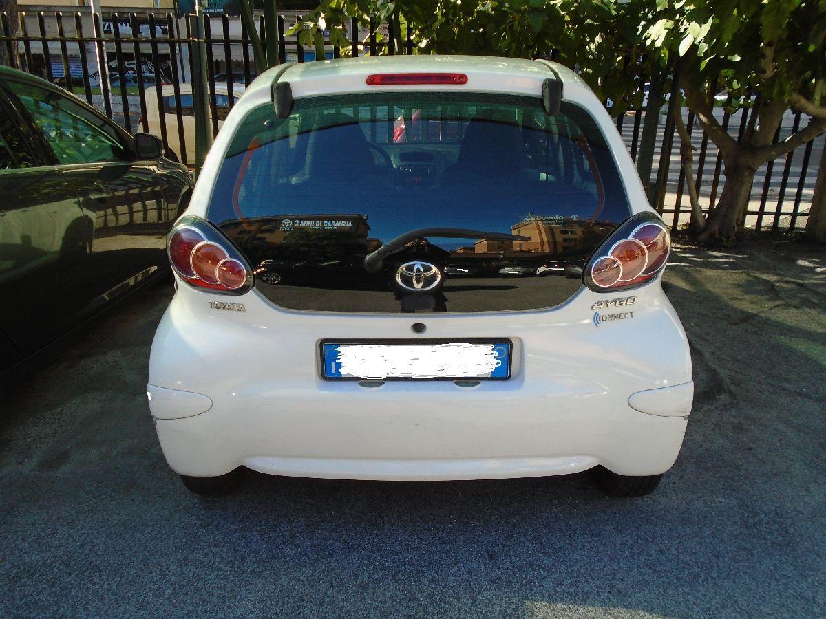 TOYOTA Aygo 12V VVT-i 5 porte Now Connect 120000 KM