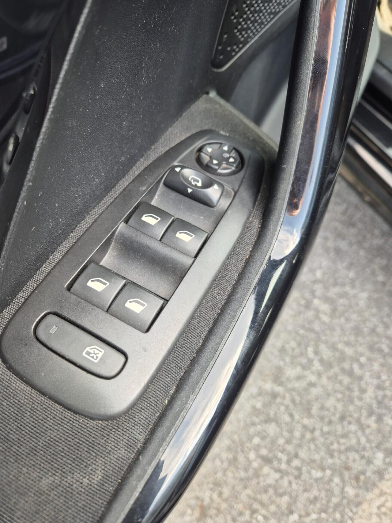 Peugeot 208 PureTech 82 5 porte Allure