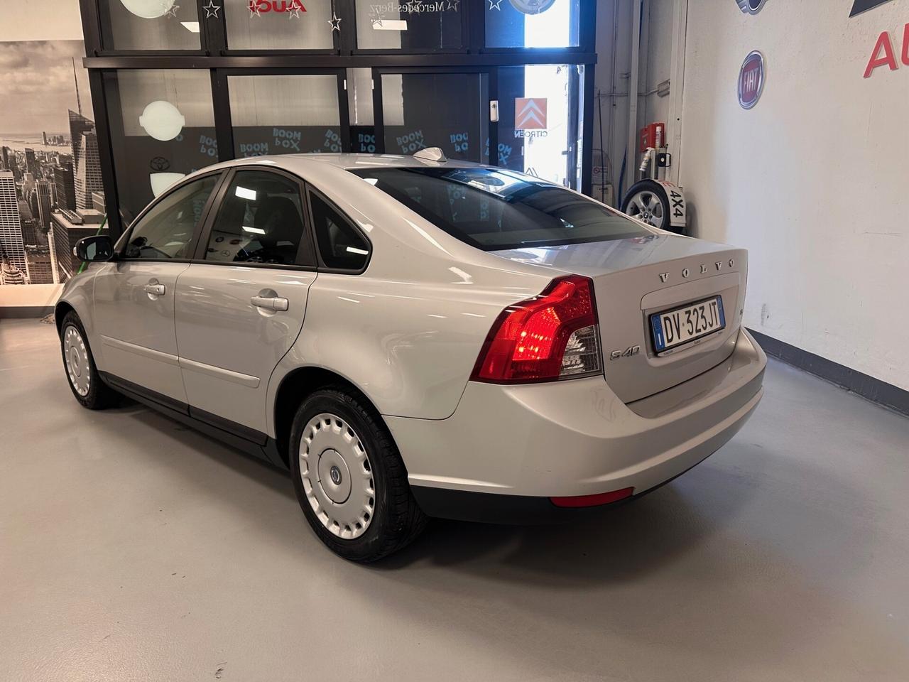 VOLVO S 40 BERLINA 1.6 BENZINA