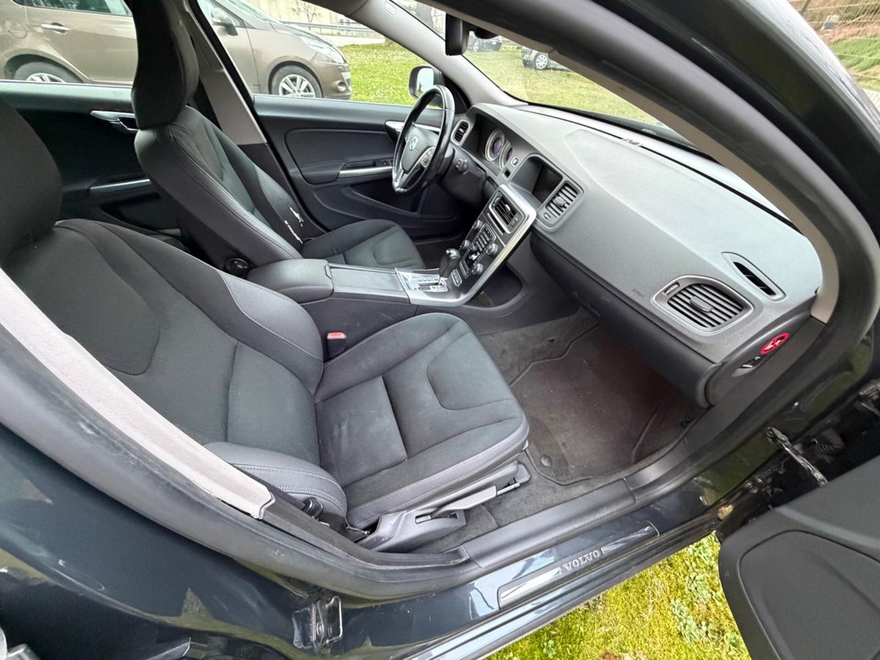 Volvo V60 D5 Geartronic Momentum