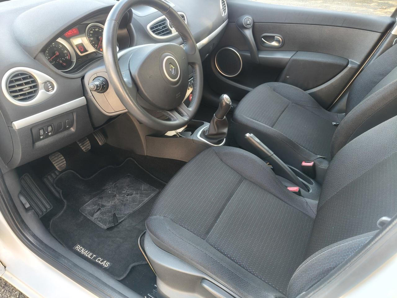 Renault Clio 1.6 5 porte SOLAMENTE 61.000 KM
