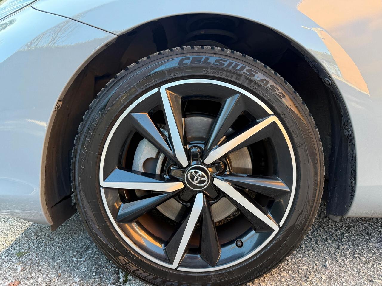 Toyota Auris 1.8 Hybrid Lounge Automatica