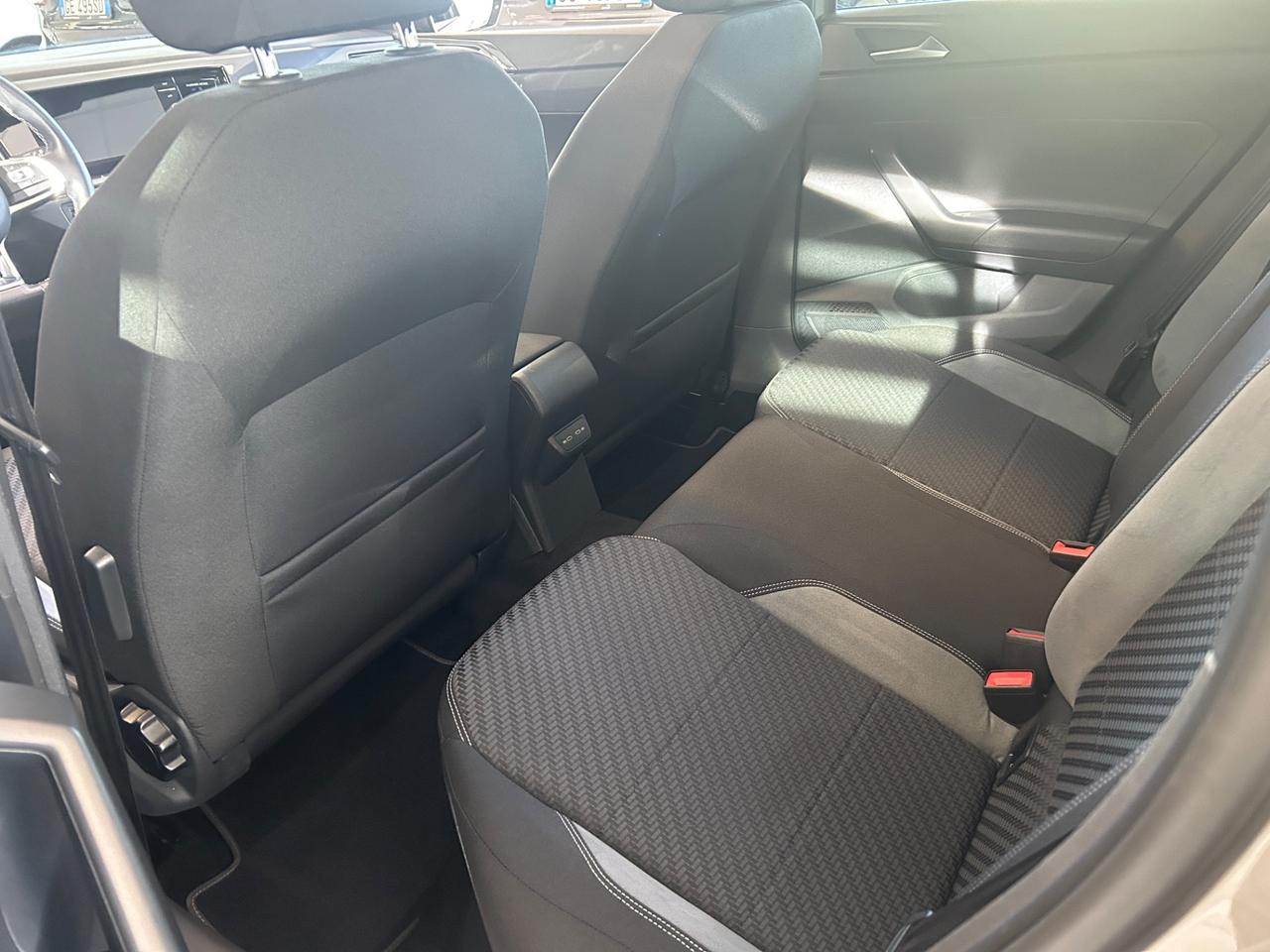 Volkswagen Polo 1.0 EVO 80 CV 5p. Sport BMT R-Line Neopatentati