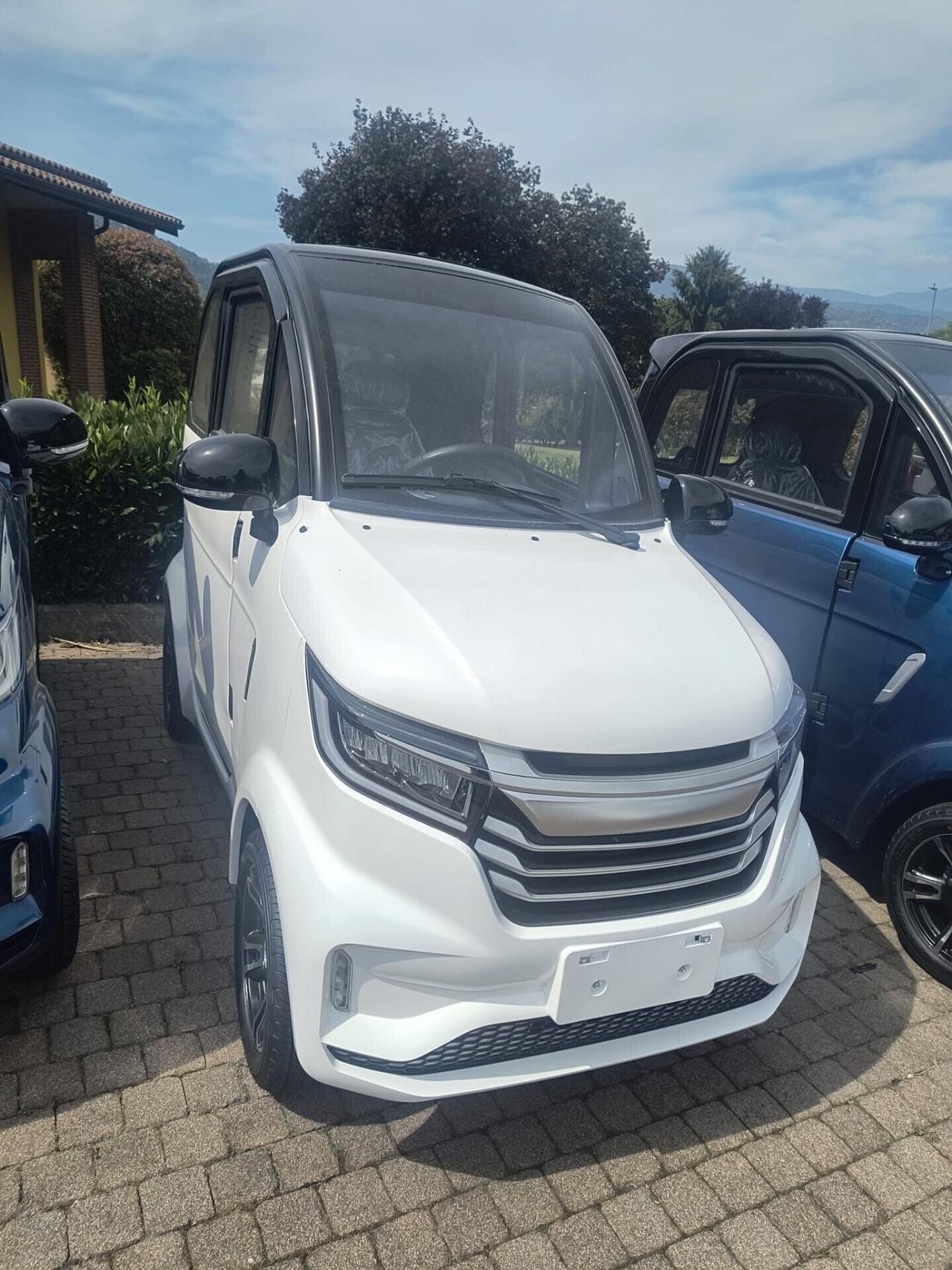 MINI AUTO DISABILI SCOOTER CABINATO ANZIANI