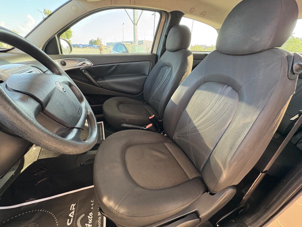 Lancia Ypsilon 1.2 69 CV Unyca