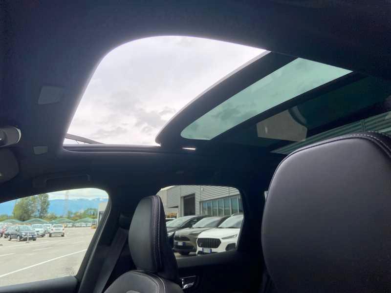 VOLVO XC60 2.0 b4 R-DeSiGn AwD AuTo