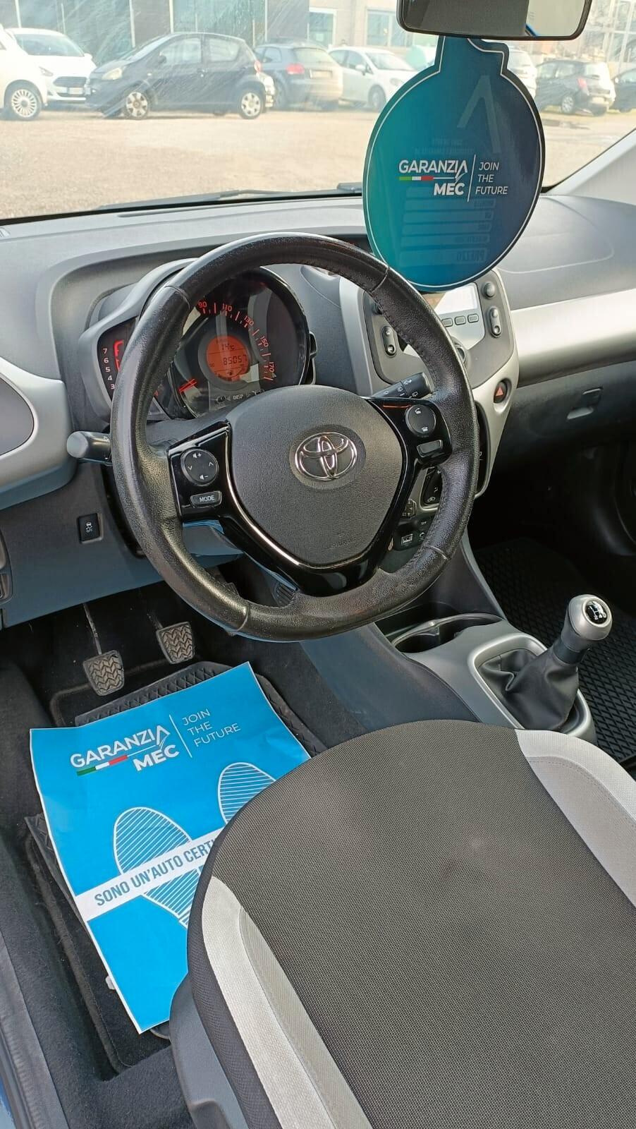 Toyota Aygo 1.0 VVT-i 69 CV 5 porte x-wave