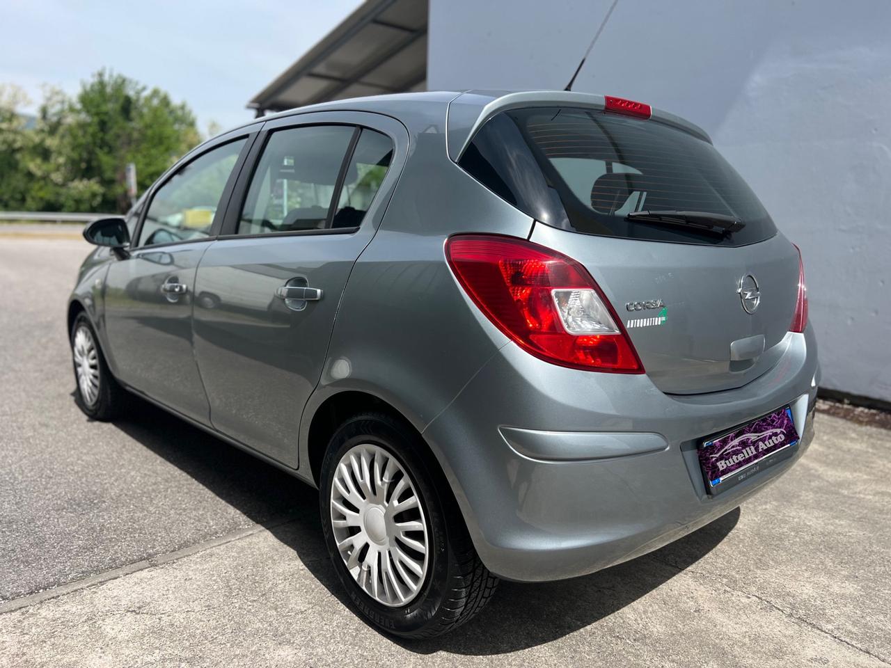Opel Corsa 1.2 BENZ - ADATTA A NEOPATENTATI