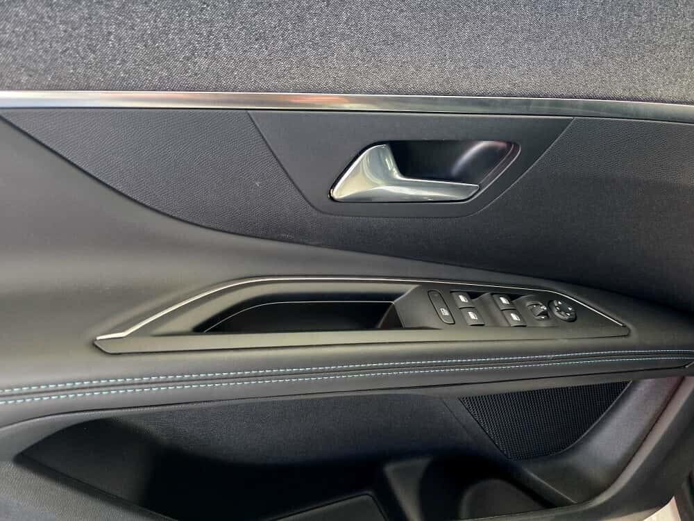 Peugeot 3008 Allure 1.5hdi 2023 EAT8 12000km PROMO