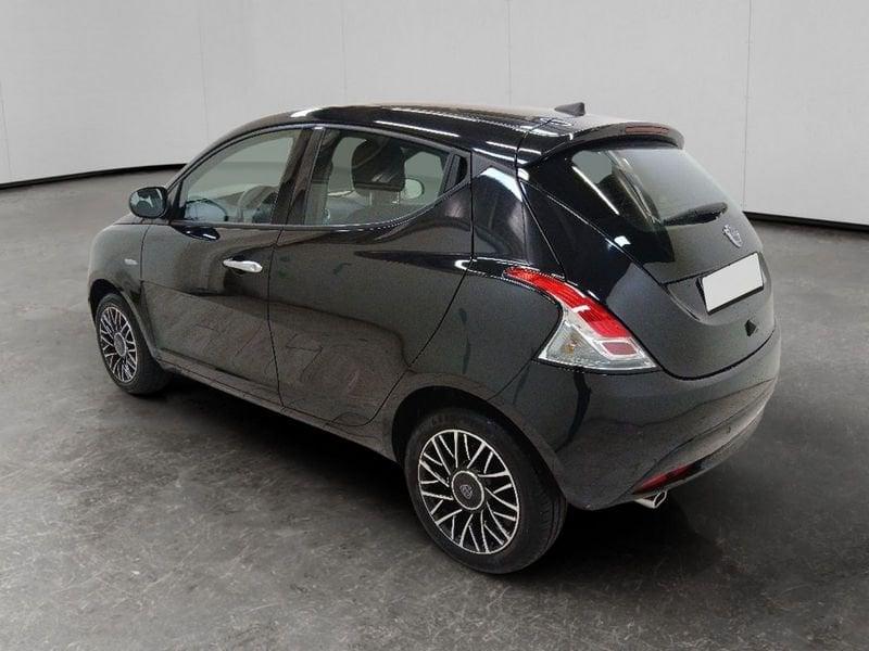 Lancia Ypsilon 1.0 firefly hybrid Platino s&s 70cv