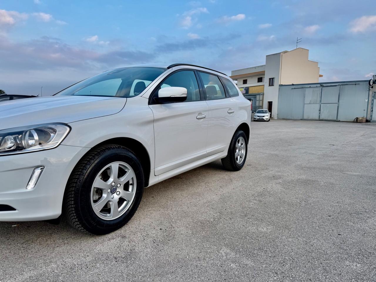 VOLVO XC60 2.0D D3 150CV GEARTRONIC FUL LED MY16