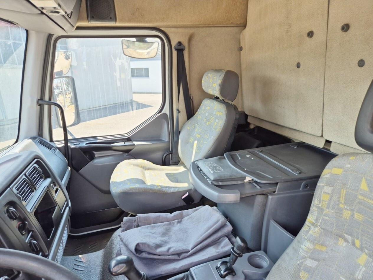 RENAULT MIDLUM 220.12 cassone fisso con gru