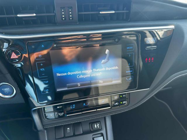 TOYOTA Auris Touring Sports 1.8 Hybrid Black Edition CVT