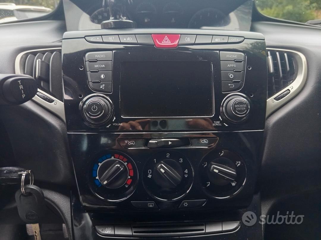 Lancia Ypsilon 1.2 69 CV 5 porte S&S Gold