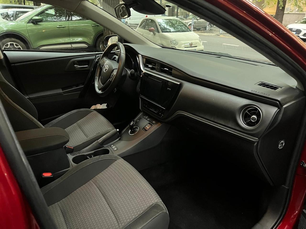 Toyota Auris 1.8 Hybrid Lounge