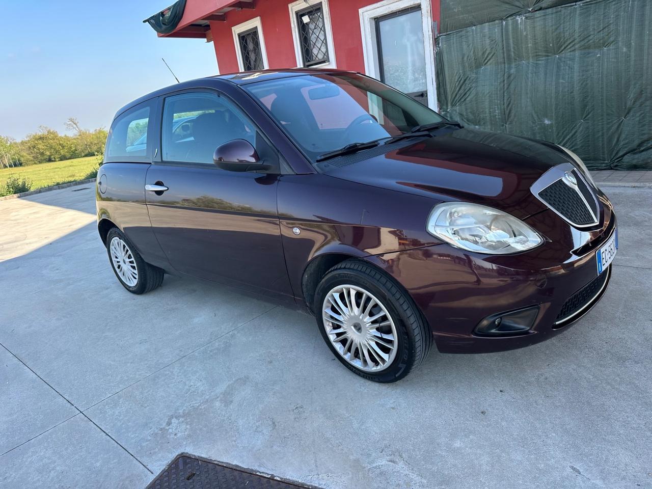 Lancia Ypsilon 1.3 MJT 75 CV