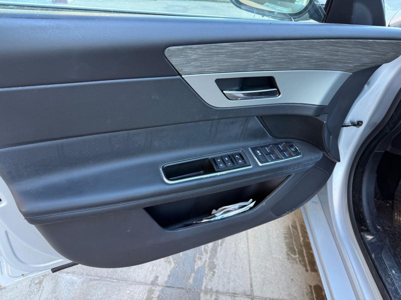 Jaguar XF 2.0 D 180 CV Portfolio