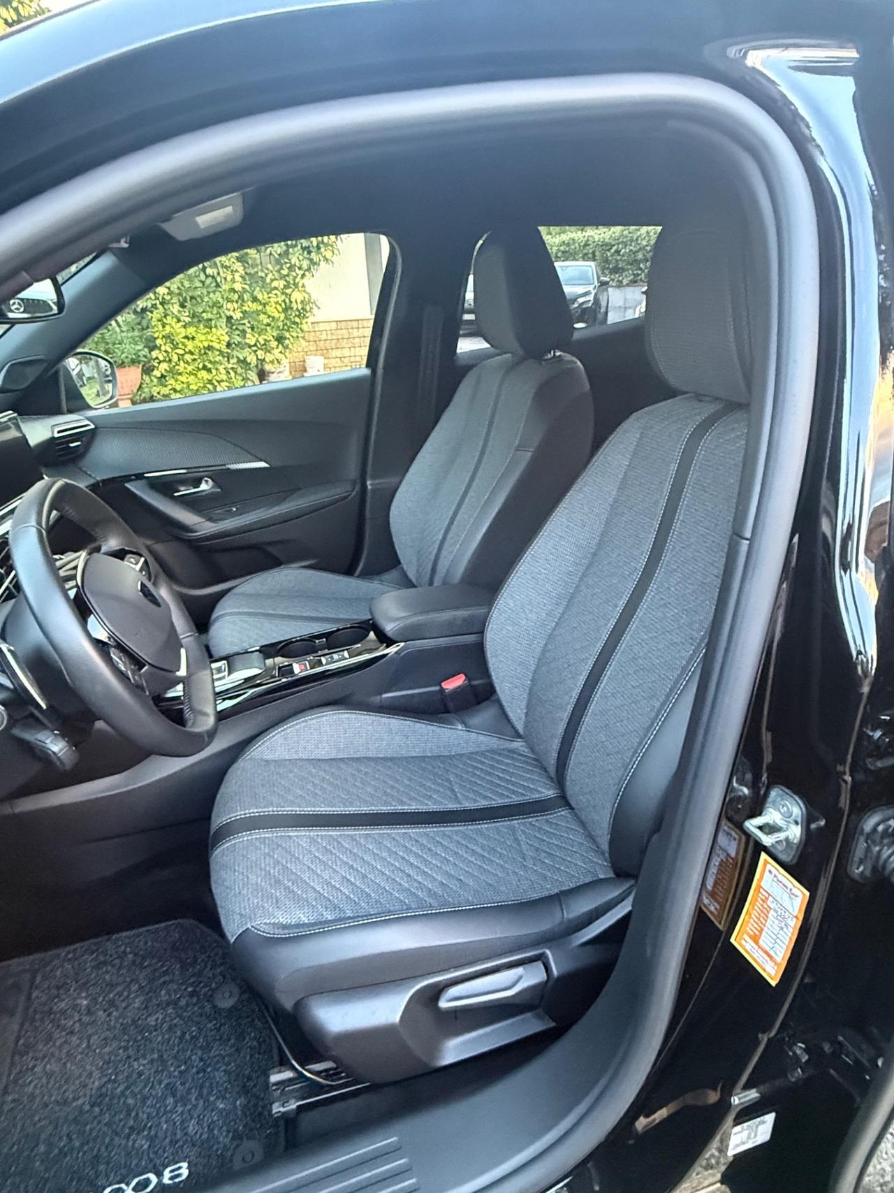 Peugeot 2008 BlueHDi 130 S&S EAT8 Allure