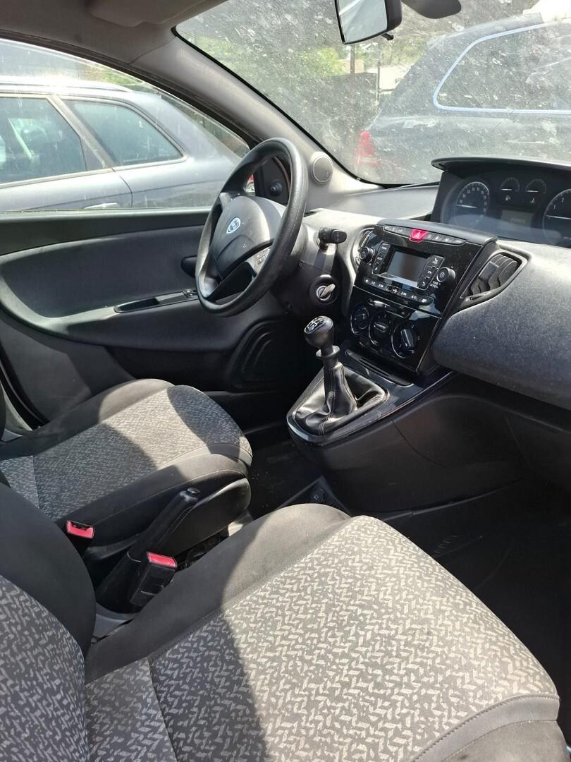LANCIA YPSILON SINISTRATA MARCIANTE 2018
