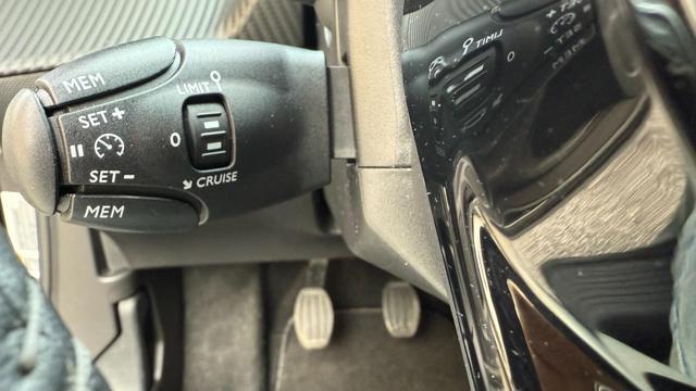 PEUGEOT 2008 1.2PURETECH 100CV S&S ALLURE*CL17*FULL LED*