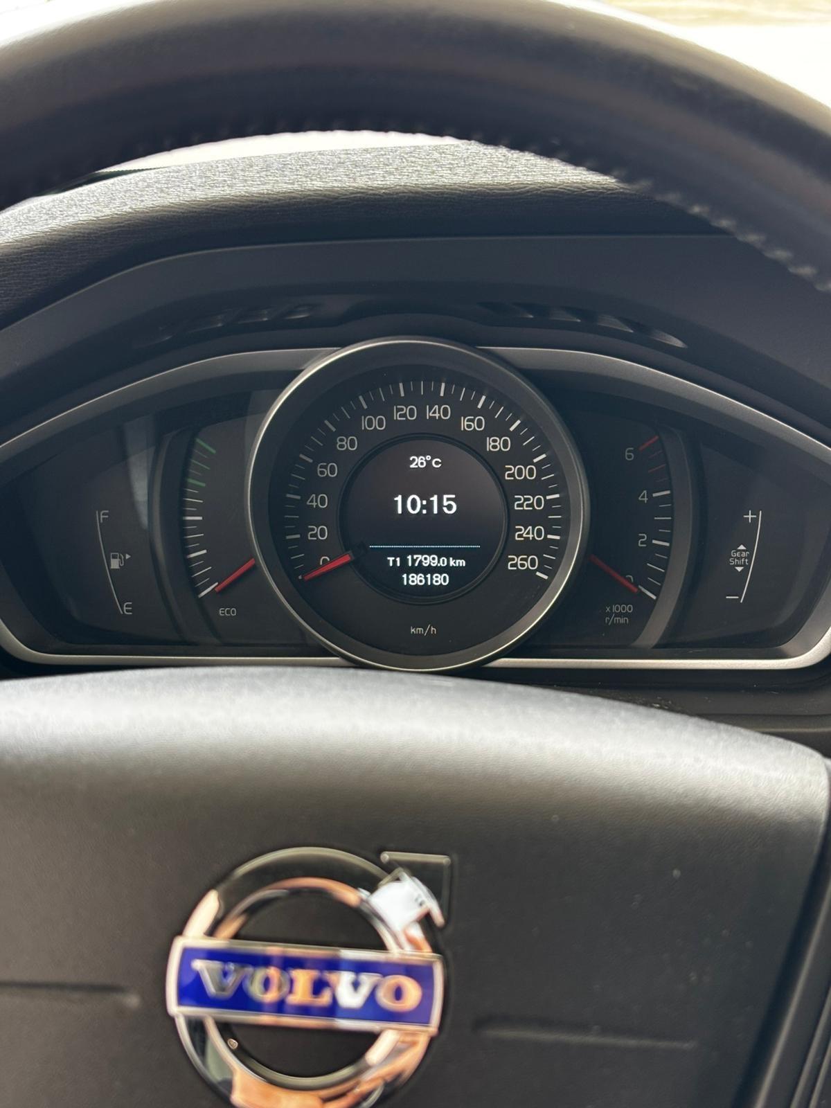 Volvo V40 D2 R-design Momentum