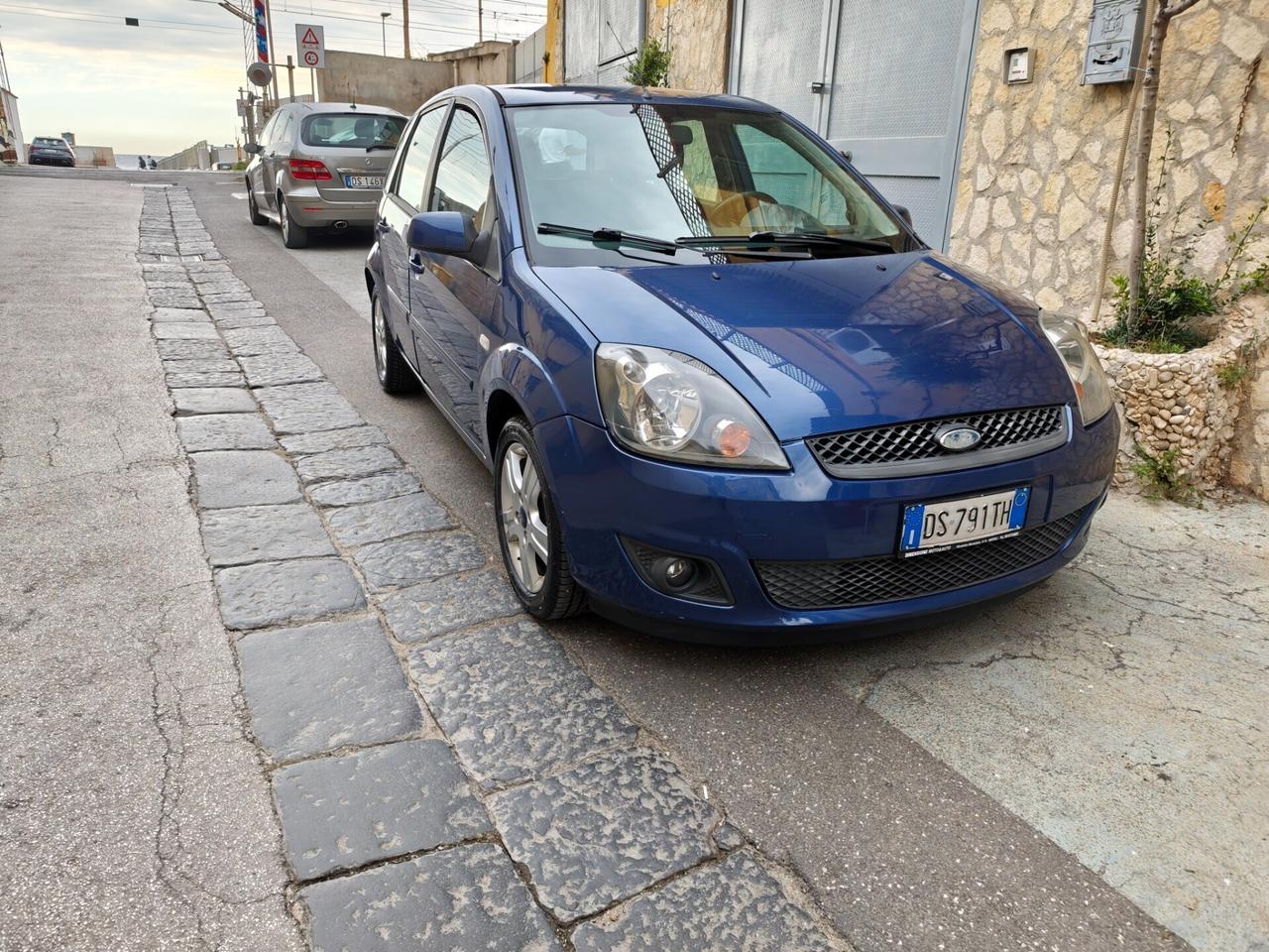 Ford Fiesta 1.2 16V 5p. Ghia