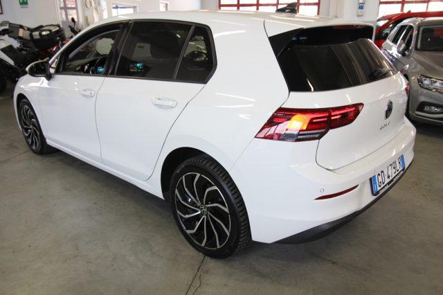 VOLKSWAGEN Golf Life 1.0 eTSI 110 CV DSG