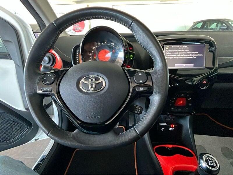 Toyota Aygo 004282 1.0 VVT-i 72 CV 5 porte x-wave orange