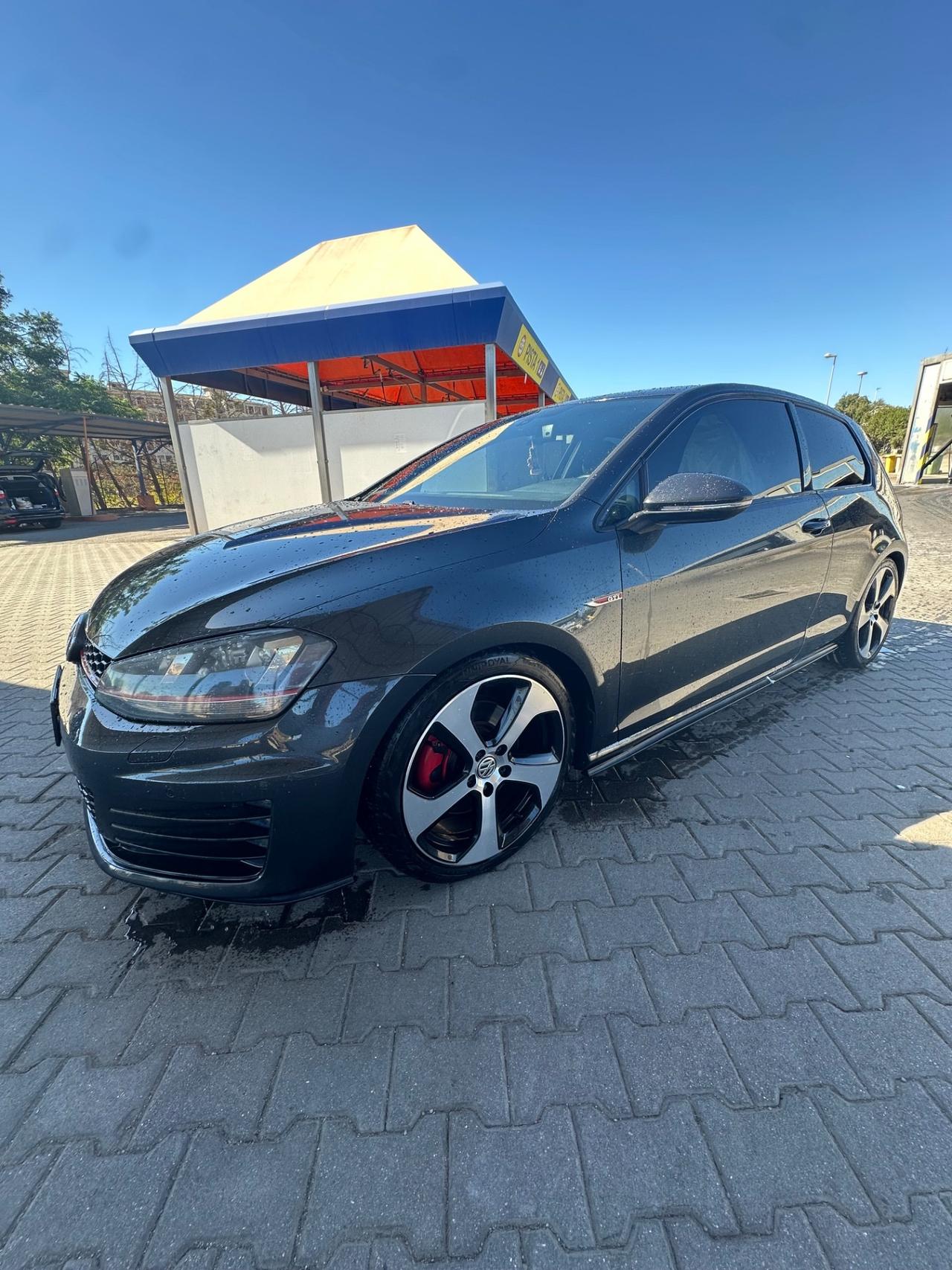 Volkswagen Golf GTI R 2.0 3p.