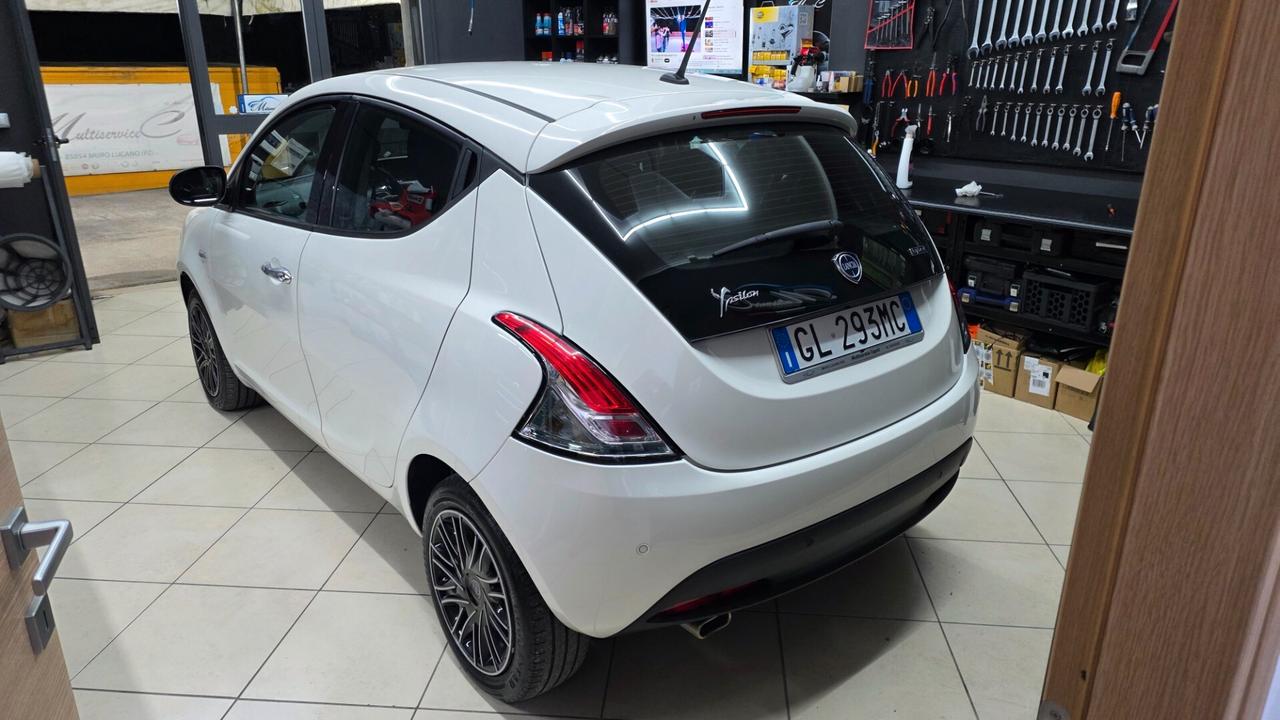 Lancia Ypsilon 1.0 FireFly 5 porte S&S Hybrid Gold
