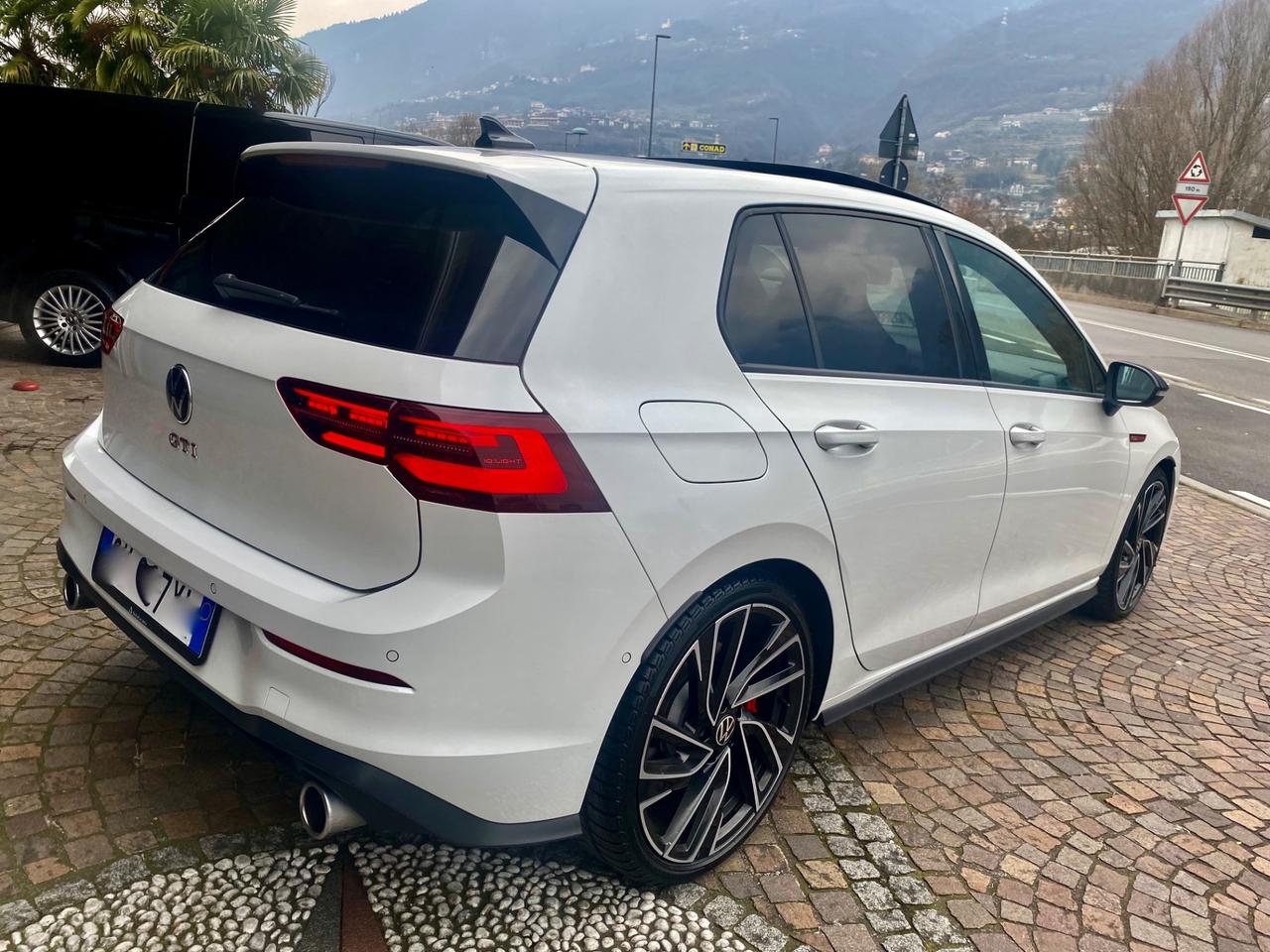 Volkswagen Golf 2.0 TSI DSG GTI TETTO/19”/DCC/IQ-LIGHT