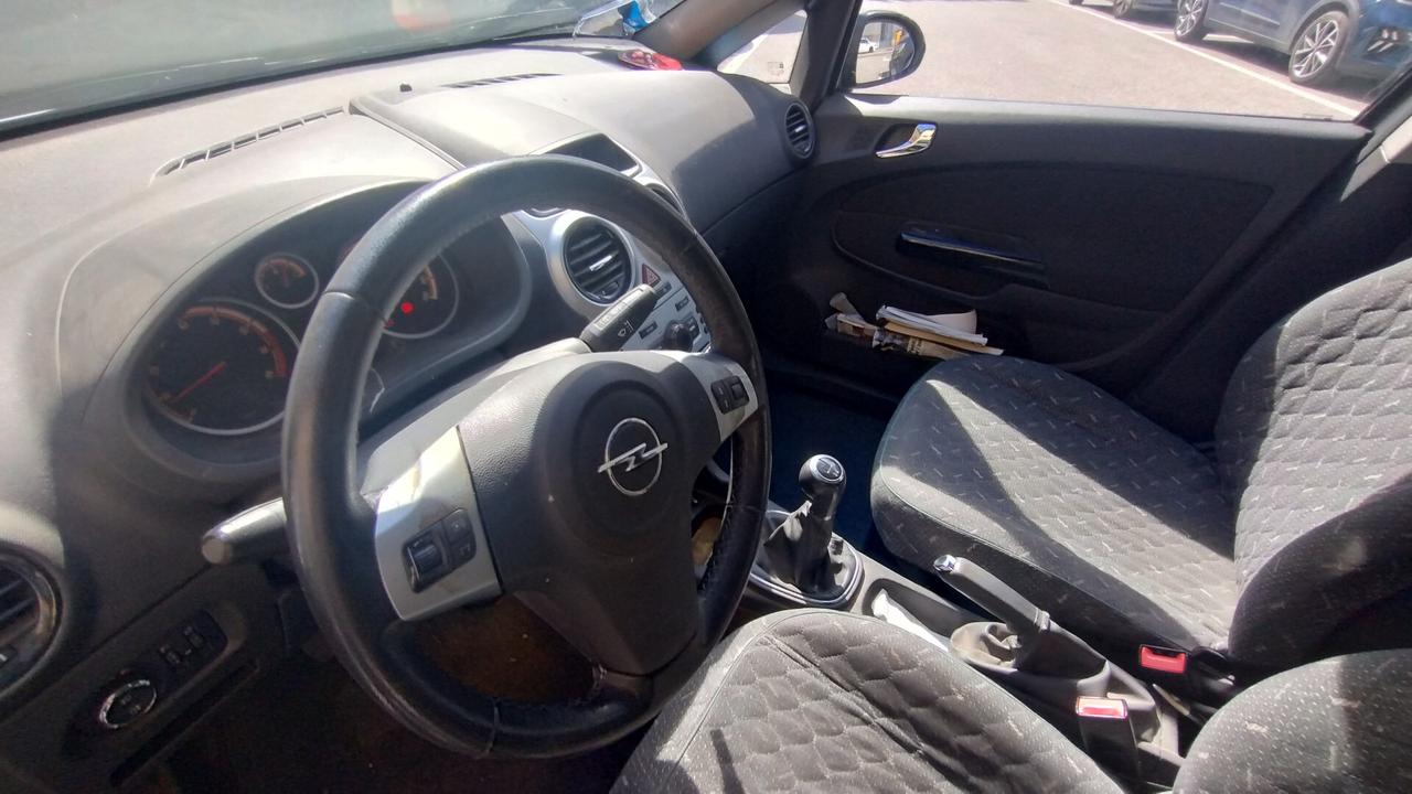 Opel Corsa 1.2 5 porte Club NEOPATENTATI