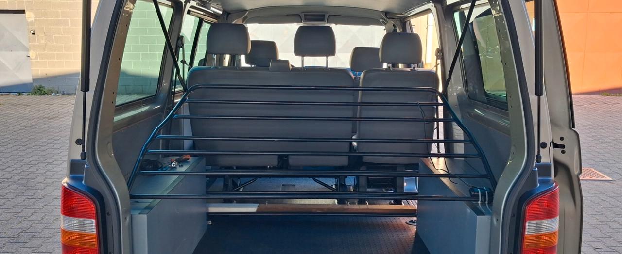 Volkswagen TransporterT5 2.5 TDI 4Motion Comfortline N1 6posti
