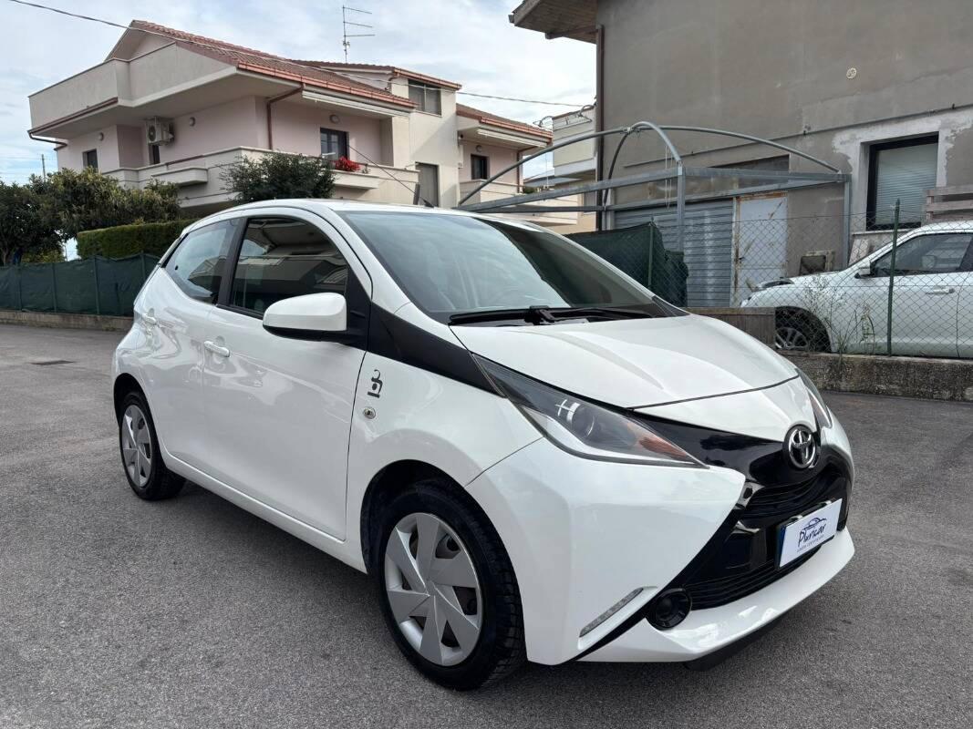 Toyota Aygo 1.0 x-play 5p