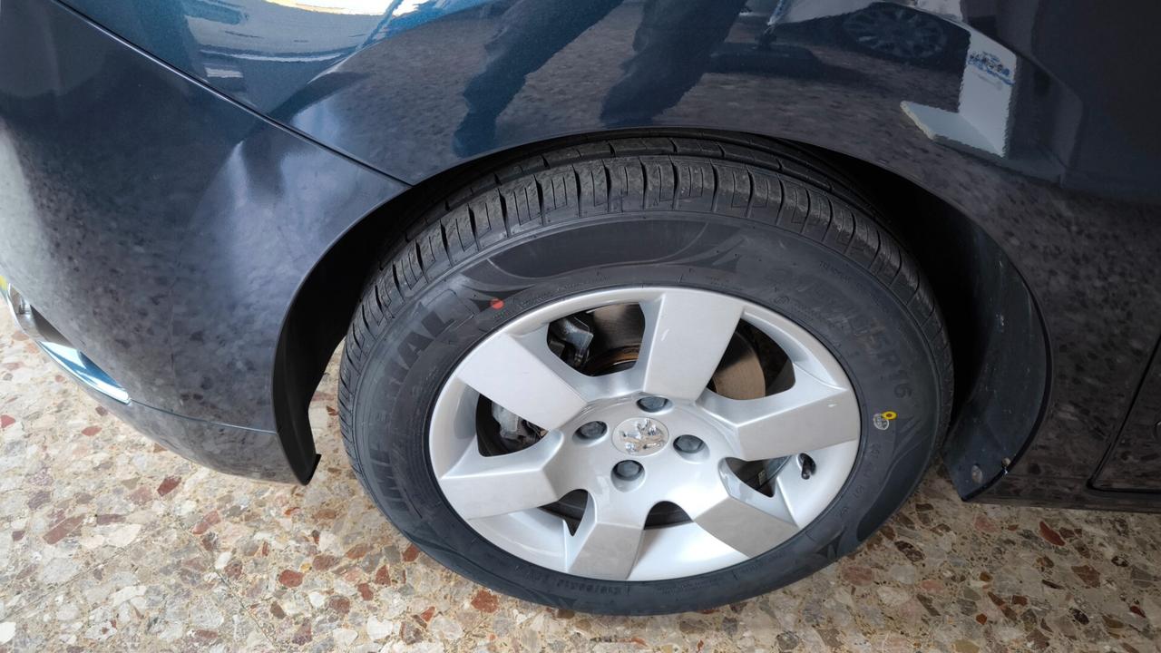 Peugeot 5008 1.6 HDi 112CV Active Mix