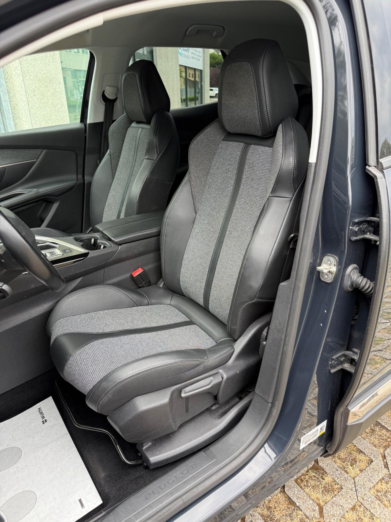 Peugeot 3008 BlueHDi 130 S&S EAT8 Allure*Automatik*Pelle*Navi
