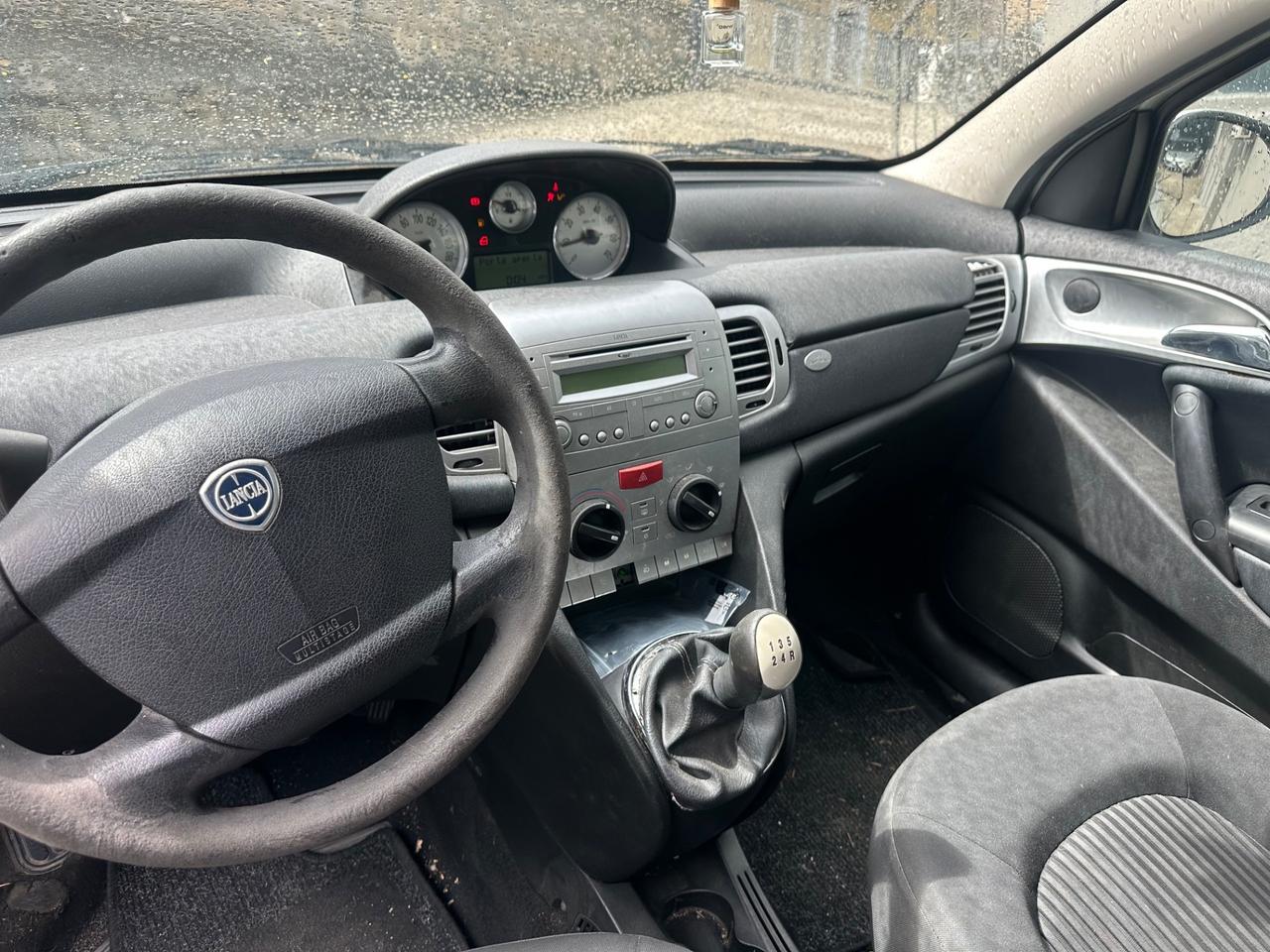 Lancia Ypsilon 1.3 MJT 75 CV Platino