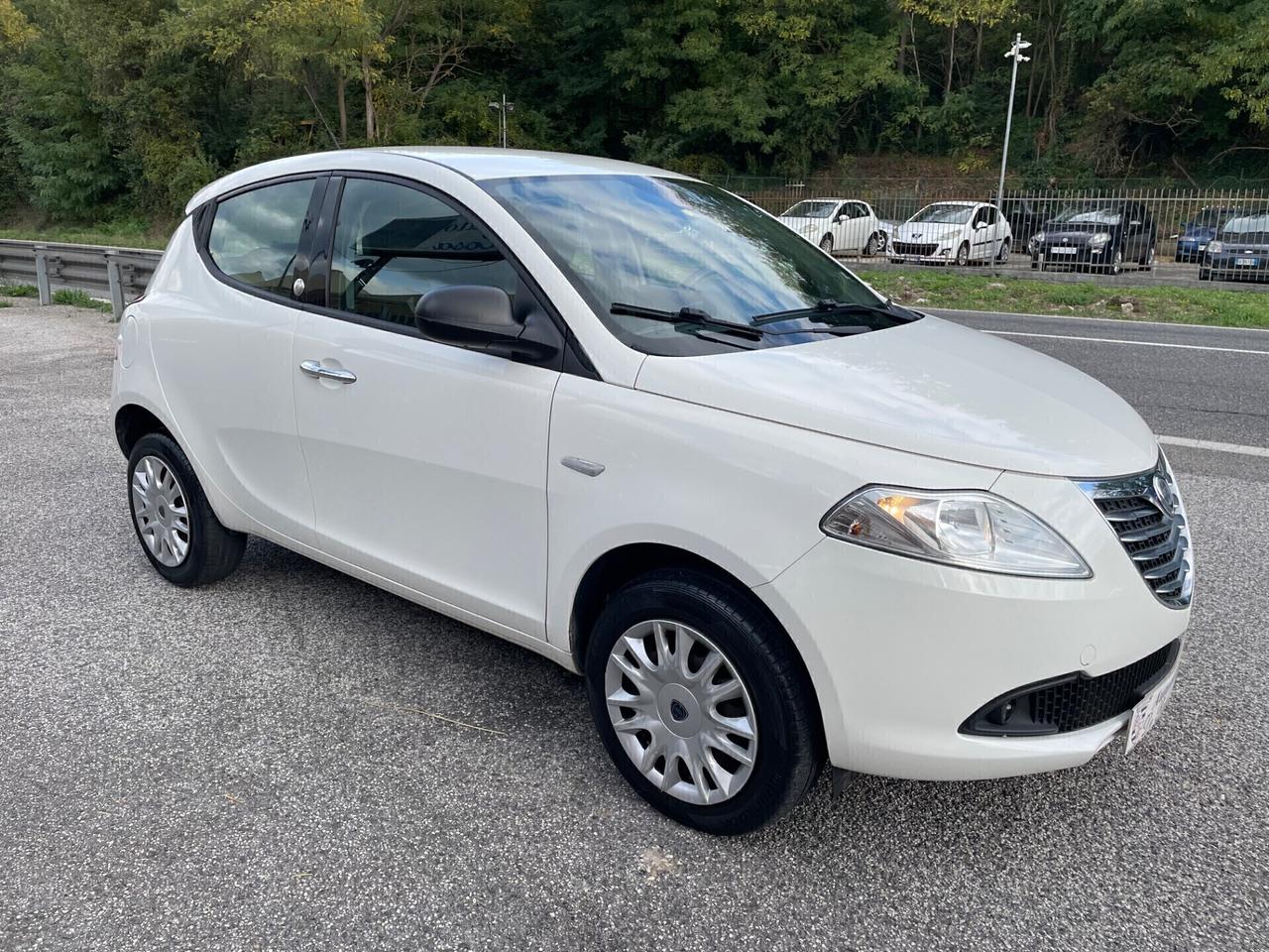 Lancia Ypsilon 0.9 TwinAir 85 CV 5 porte Metano Ecochic Gold