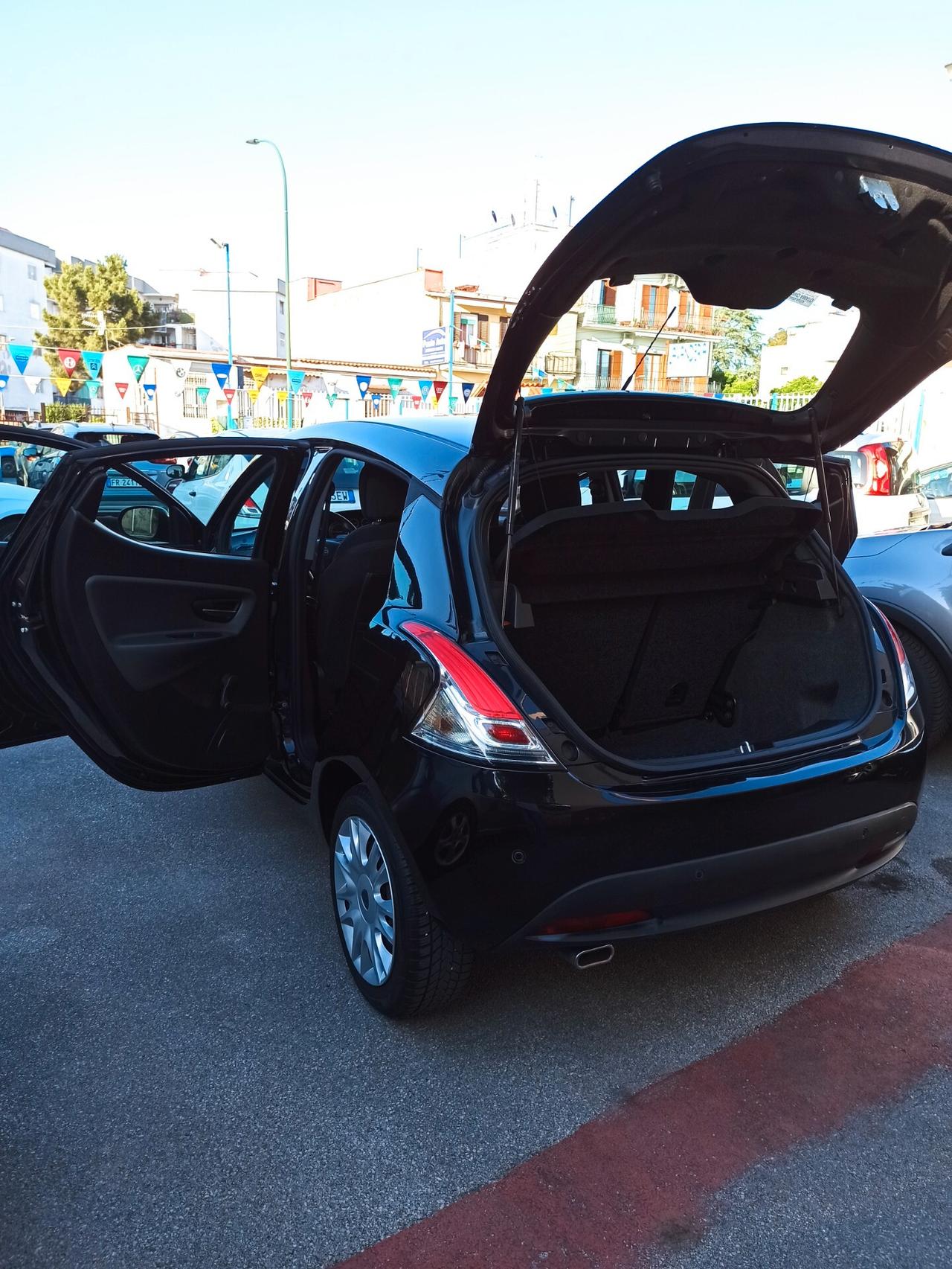 Lancia Ypsilon 1.2 69 CV 5 porte Gold Impeccabile!!!!!