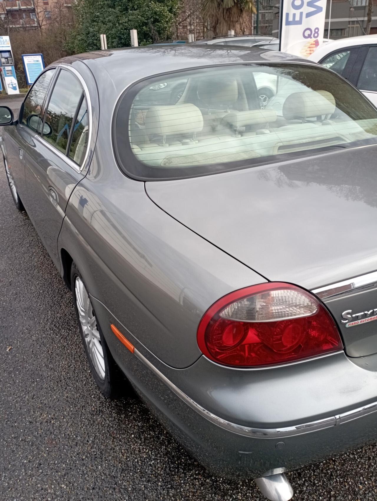 Jaguar S-Type 2.7 diesel V6 Executive