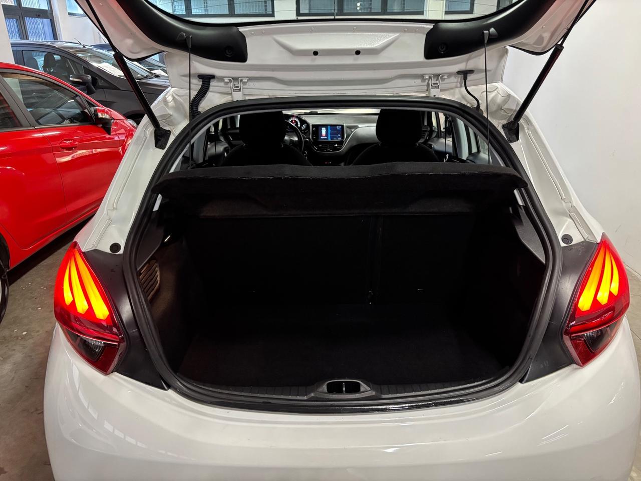 Peugeot 208 1.6 hdi Allure | OK NEOPATENTATI |