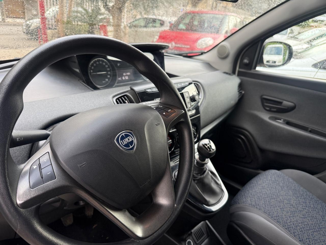 Lancia Ypsilon 1.0 FireFly 5 porte S&S Hybrid Ecochic Silver