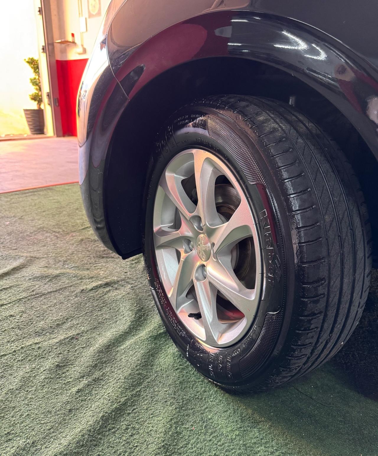 Peugeot 208 1.4 HDi 68 CV 5 porte Access