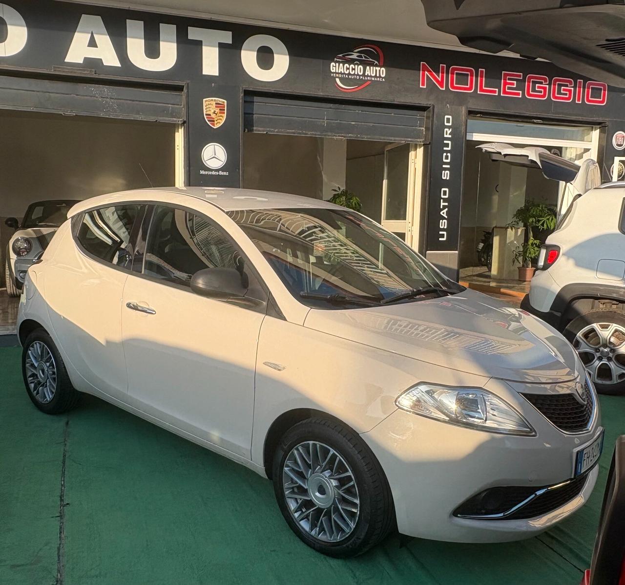 Lancia Ypsilon 1.2 69 CV 5 porte Gold