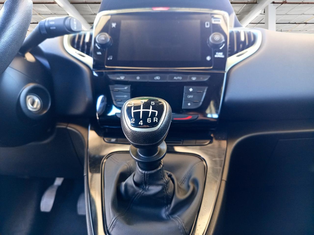Lancia Ypsilon 1.0 FireFly 5 porte S&S Hybrid Gold