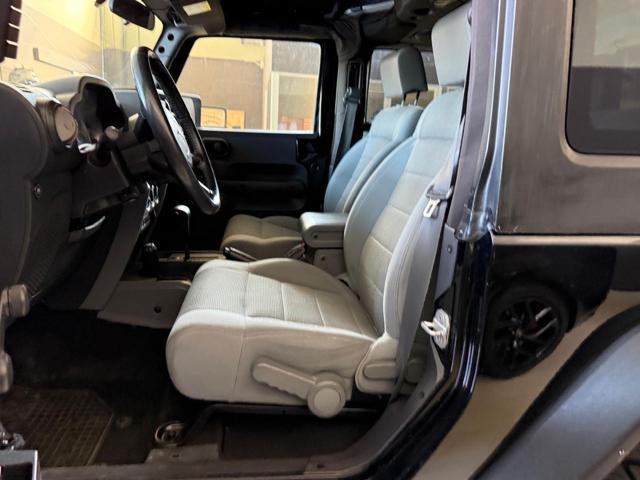 JEEP Wrangler 3.8 RUBICON / AUTO / SOLO 43000KM
