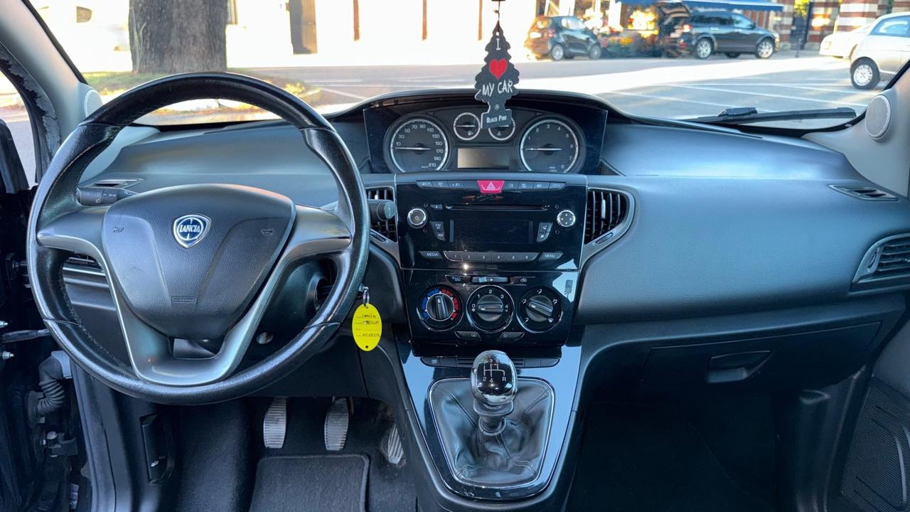 Lancia Ypsilon 1.2 69 CV 5 porte Gold